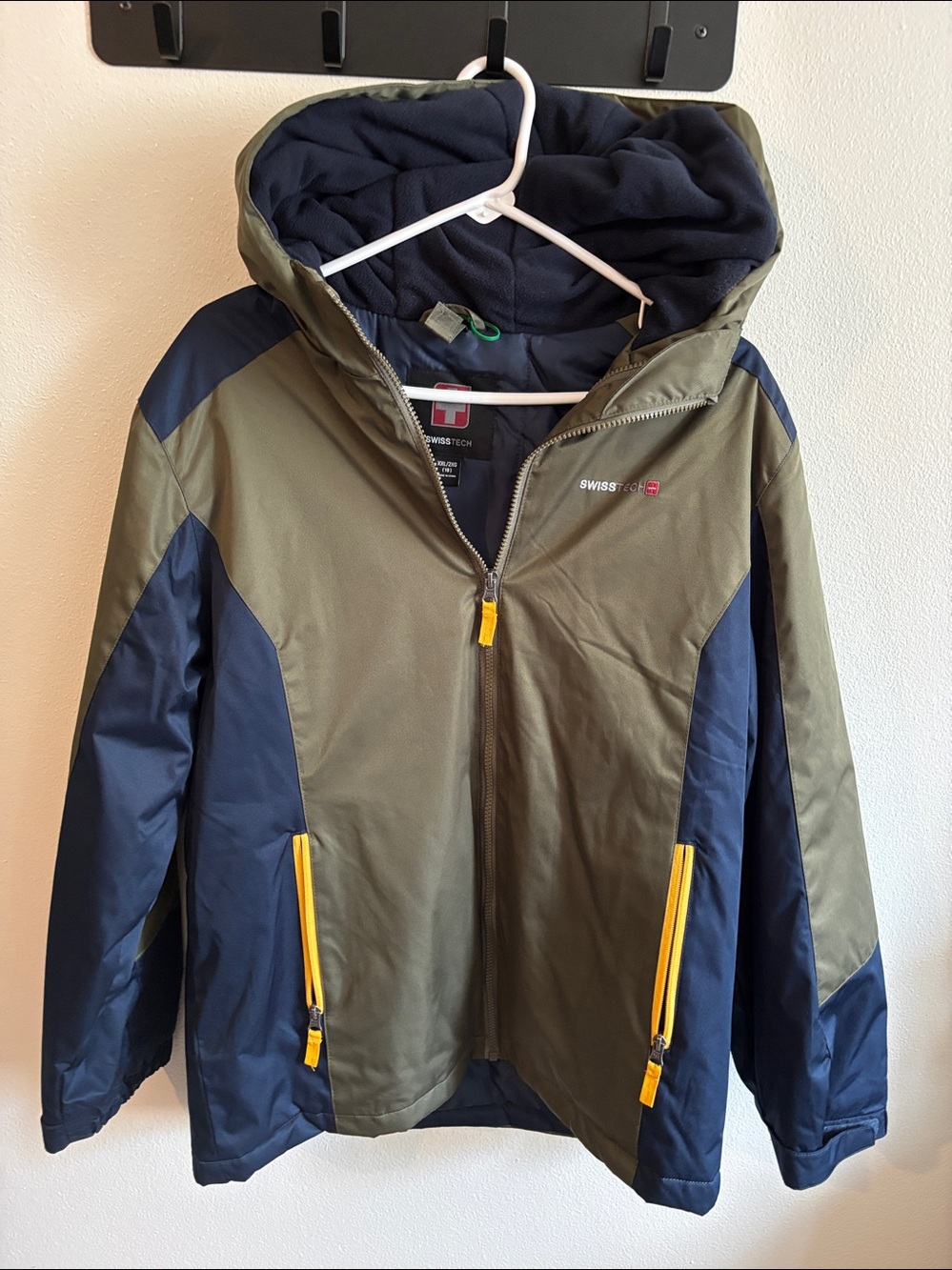 NWT Swisstech XXL(18) Youth Color Green/Navy Block Hooded Performance Jacket